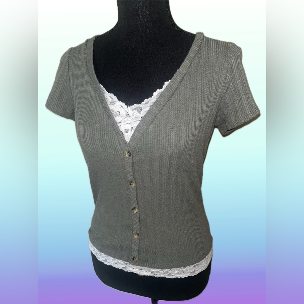 No Boundaries Olive Ribbed Button-Front Top - Picture 2 of 7